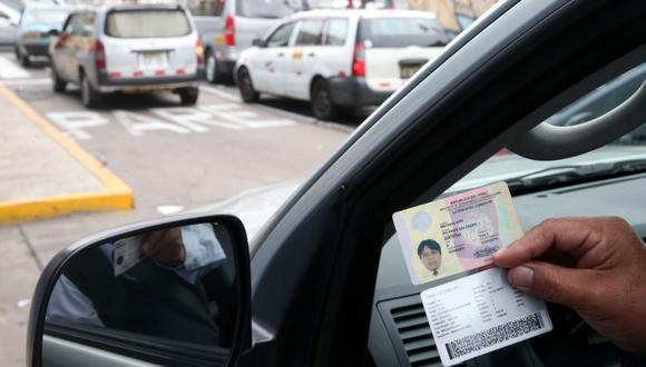 La licencia de conducir o brevete es el documento oficial otorgado por el Ministerio de Transportes y Comunicaciones que autoriza a su titular a conducir un vehículo de transporte terrestre a nivel nacional. (Foto: Andina)
