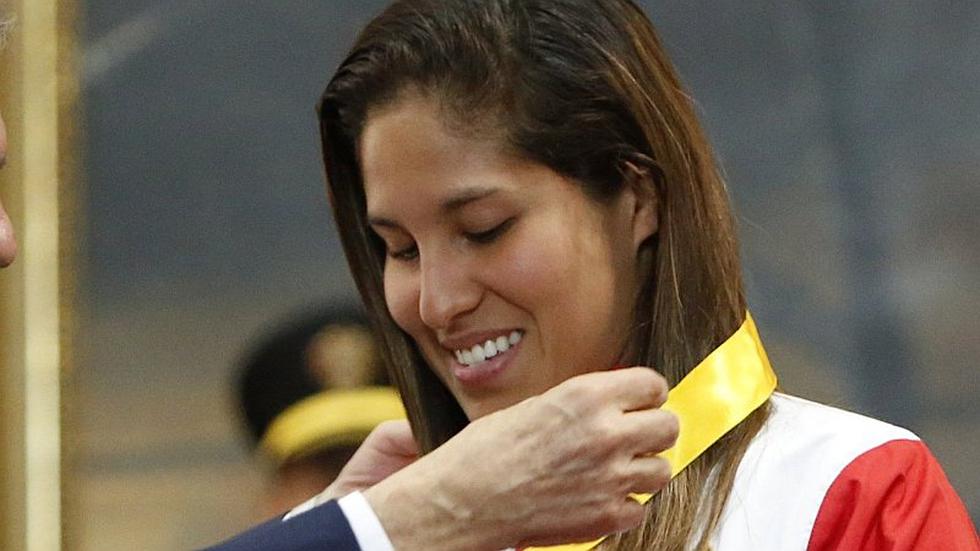 ¡De lo peor! Alexandra Grande recibe propuesta indecente para ser 'dama de compañía' y así responde | FOTO