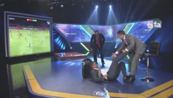 Erick Osores sufre dolorosa caída en vivo al imitar polémica jugada  | VIDEO