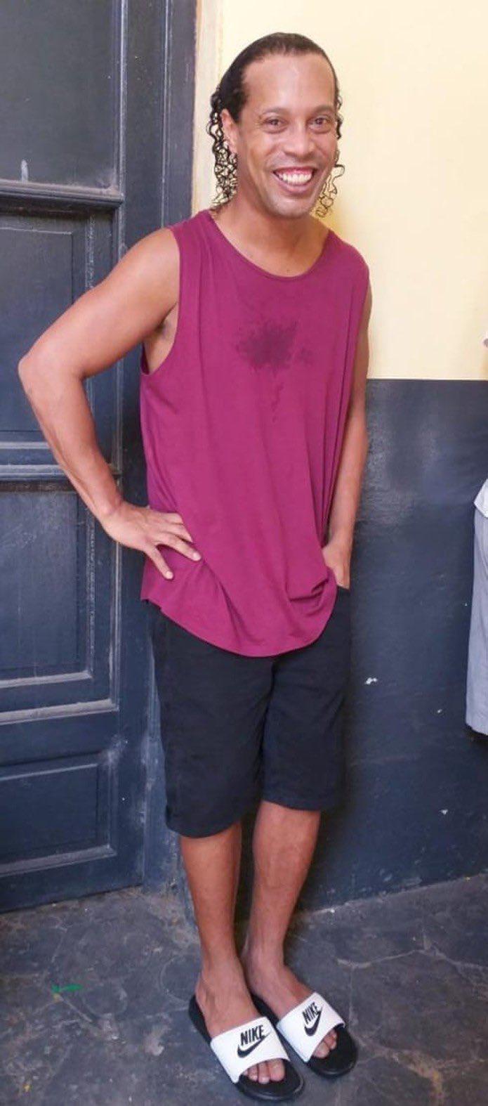 Ronaldinho llegó a Paraguay para atender un evento benéfico. (Hernán Rodríguez)