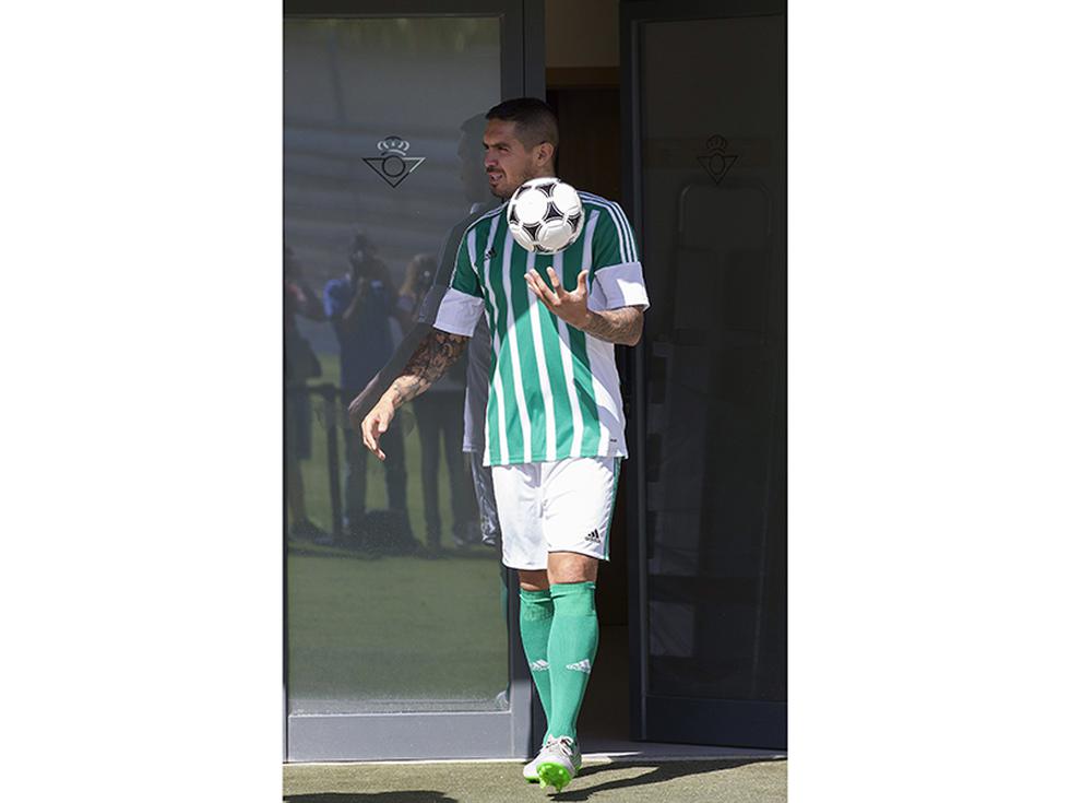 Así fue la presentación de Juan Vargas en el Real Betis [GALERÍA]