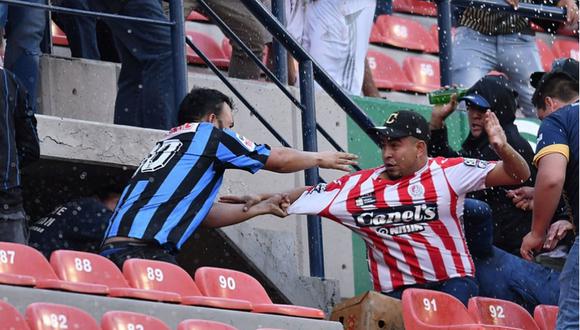 Liga MX | Suspenden el San Luis Querétaro por terrible pelea entre barras | VIDEO