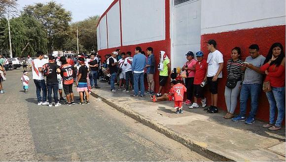 Selección peruana: tempranas colas para ver el duelo ante Paraguay [VIDEO]