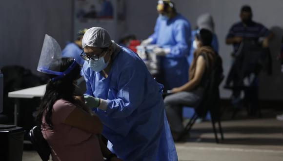 La meta para la tercera vacunatón es inmunizar a 250 mil personas en Lima y Callao. Foto: Jorge Cerdan/@photo.gec