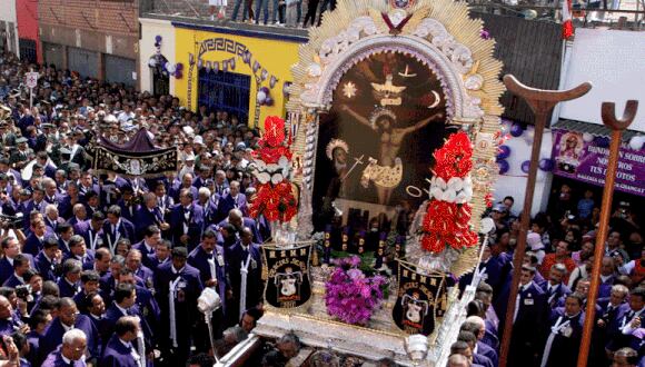 Señor de los Milagros sale en procesión y lleva insignias de la 'U' y Alianza 
