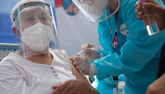 Meta del gobierno es llegar al 28 de julio con 4 millones 650,000 personas inmunizadas contra el covid-19 (Foto: Eduardo Cavero/GEC)