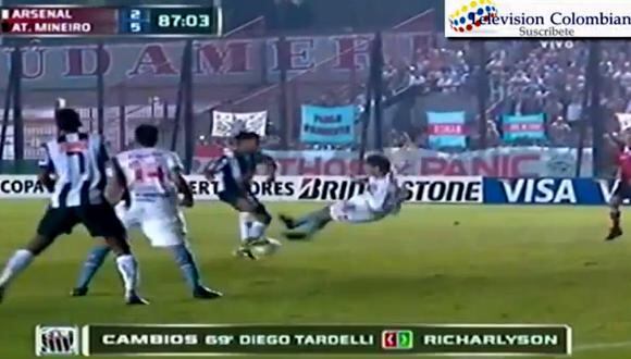 ¡Criminal! Tremenda patada en contra de Ronaldinho [VIDEO]