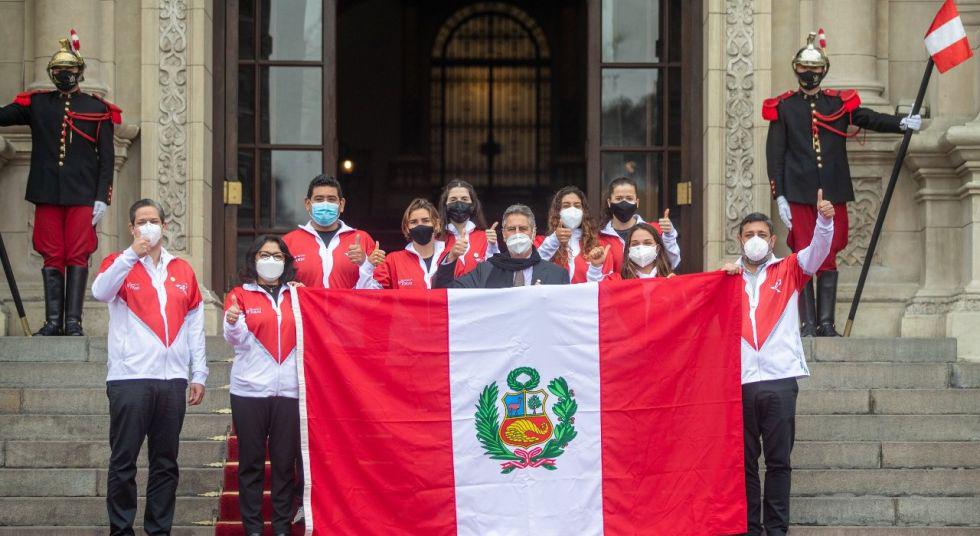 Presidente Francisco Sagasti entregó bandera peruana a delegación que irá a Tokio 2020. (Foto: IPD / Presidencia del Perú)