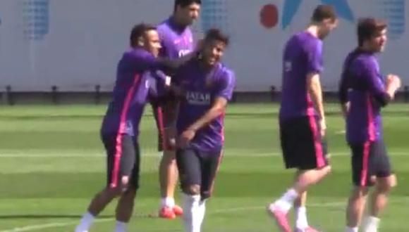 Barcelona: Neymar y Rafinha se agarraron a 'lapos'  en entrenamiento [VIDEO]