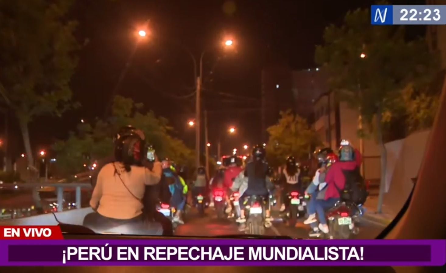 Hinchas en moto escoltaron al bus de la selección peruana. (Foto: captura | Canal N)