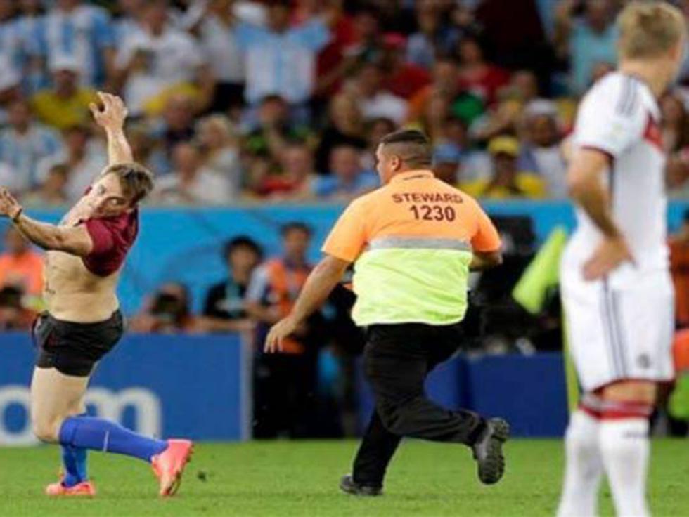 Mundial Brasil 2014: Hincha invadió la cancha durante la final entre Alemania y Argentina [VIDEO]