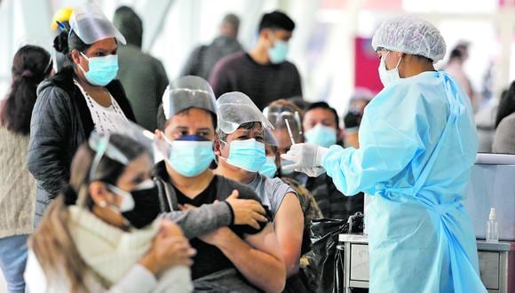 Más de 19 millones de peruanos han sido inmunizados. (Foto: GEC)

VACUNACION CONTRA LA COVID 19 EN LA VIDENA A PERSONAS DE 45 AÑOS EN SU PRIMERA DOIS Y SEGUNDA DOSIS.

FOTOS: VIOLETA AYASTA / EL COMERCIO