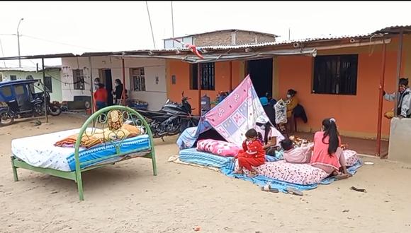 Las familias en el distrito de Miguel Checa durmieron en el exterior de sus casas. (Foto: Municipalidad Provincial de Sullana)